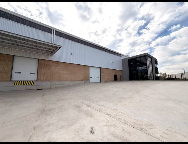 3,107M² WAREHOUSE TO LET IN AIRPORT PARK